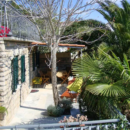 Nyaraló Garden By Interhome Sumartin